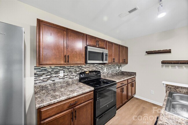 Building Photo - 9612 Brackenview Ct