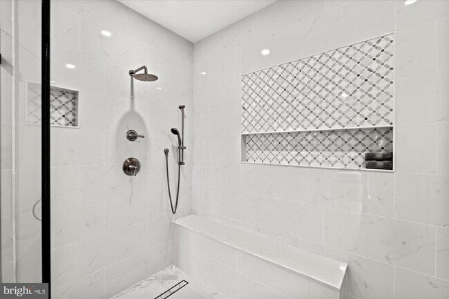 Building Photo - 600 Second St