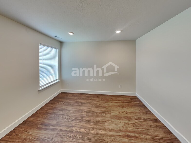 Building Photo - 2367 E Wild Horse Way