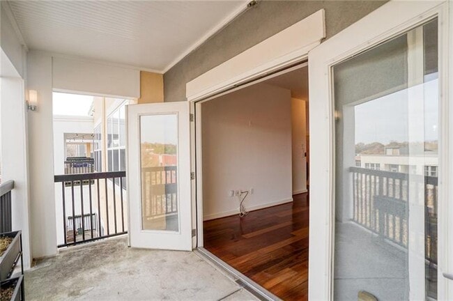 Building Photo - 870 Inman Village NE Pky