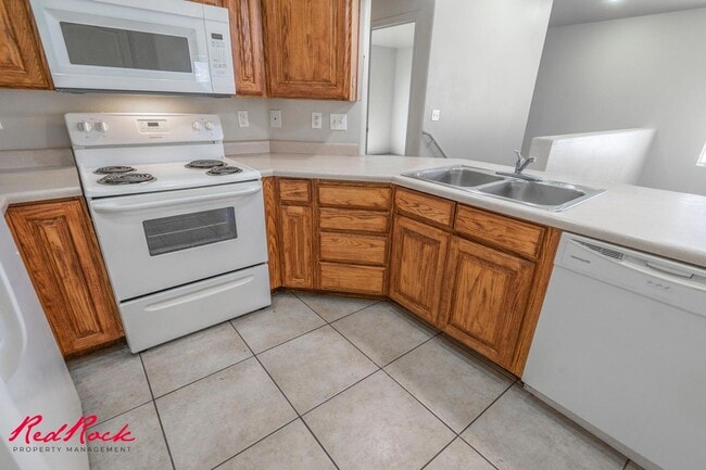 Building Photo - Fresh Carpet! Spacious 5-Bedroom Townhome