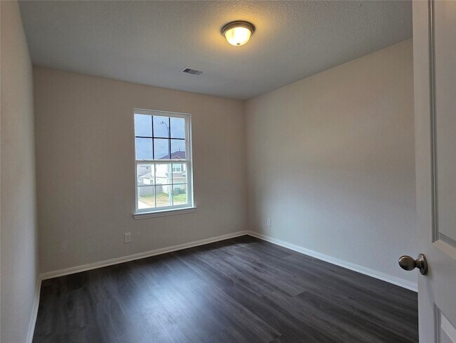 Building Photo - 3414 Riverside Glen Ln