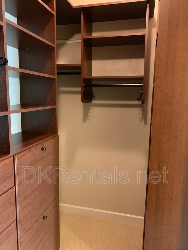 Building Photo - 711 Cosmopolitan Dr NE