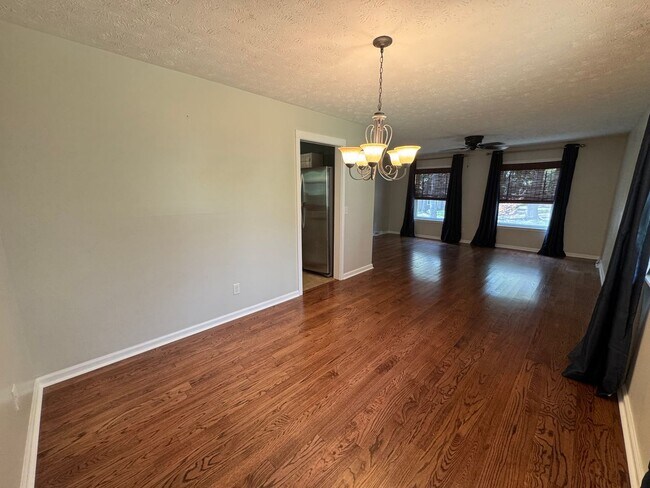 Building Photo - Spacious 3/2.5 House in Twickenham Estates...