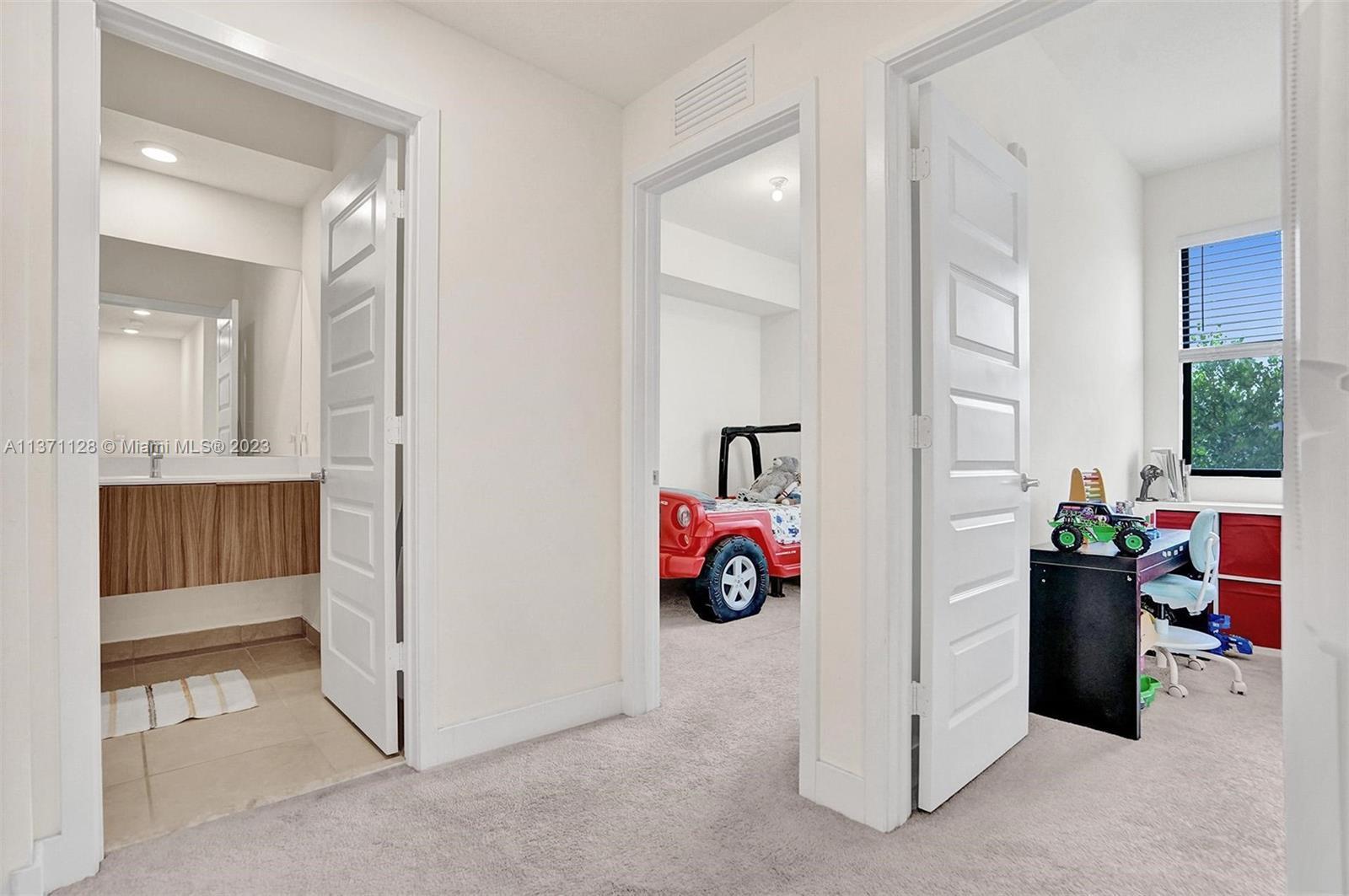 Building Photo - 10437 NW 82nd St