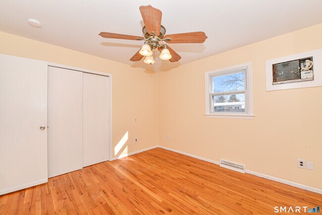 Building Photo - 90 Mary Ellen Dr