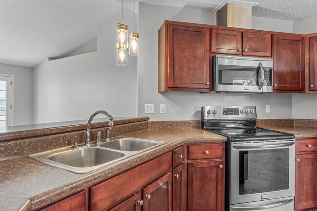 Building Photo - 203 Citadel Ln