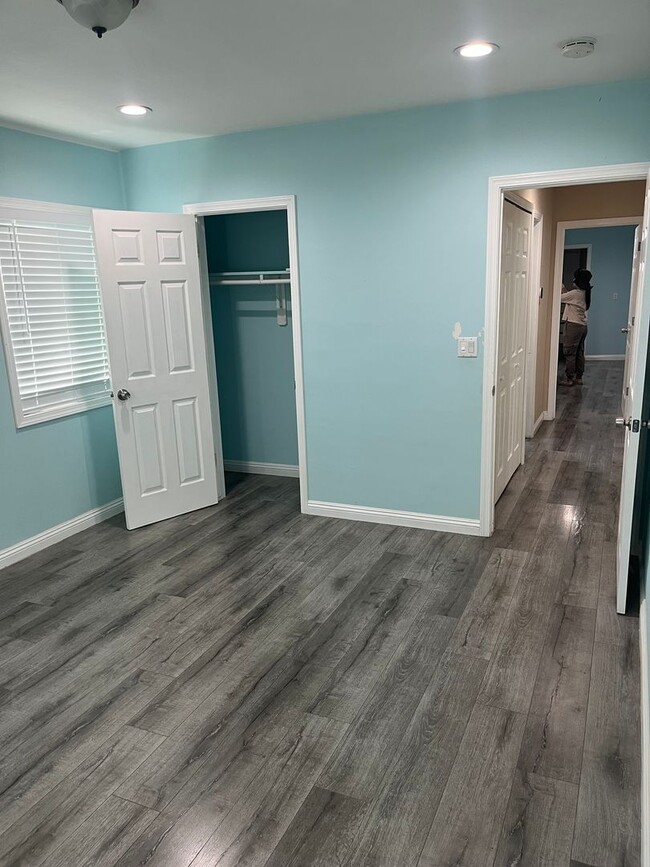 Building Photo - Home with a Cabin Style Family room and backyard Oasis