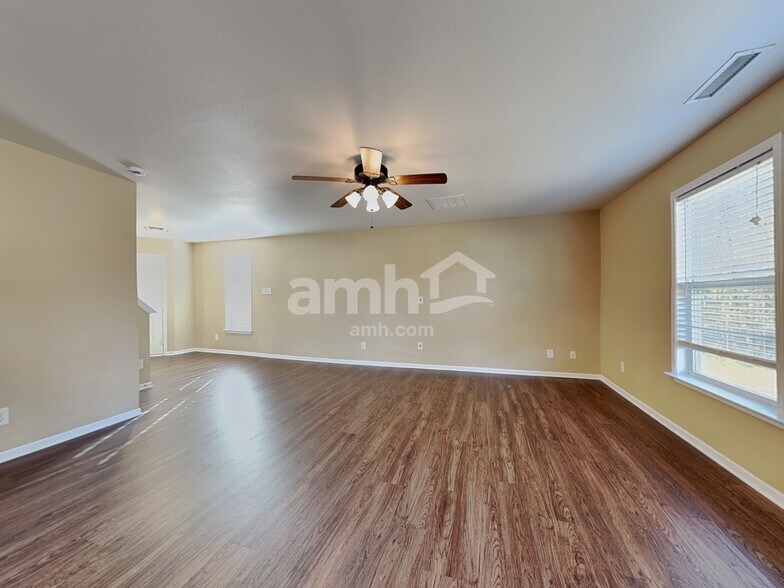 Building Photo - 4112 Lakewood Glen Dr