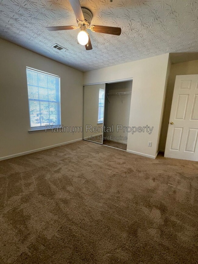 Building Photo - 244 Village Square Dr