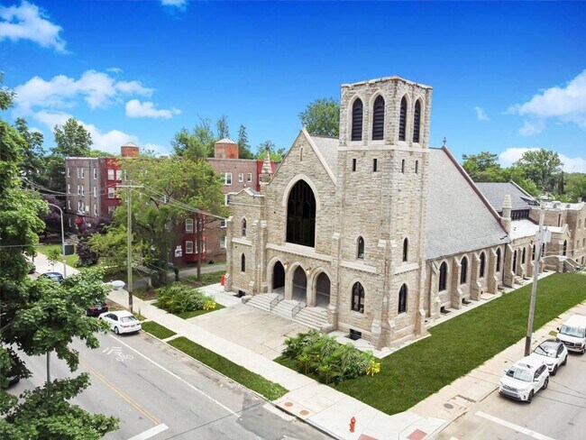Primary Photo - 5200 Wayne Ave