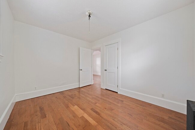 Building Photo - 479 Newport Ave