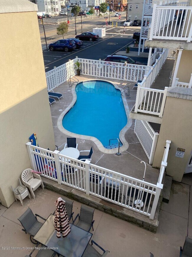 Building Photo - 1515 Boulevard