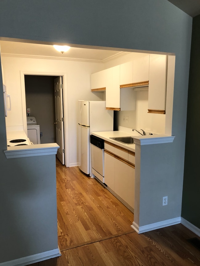Building Photo - 4165 Berkshire Dr
