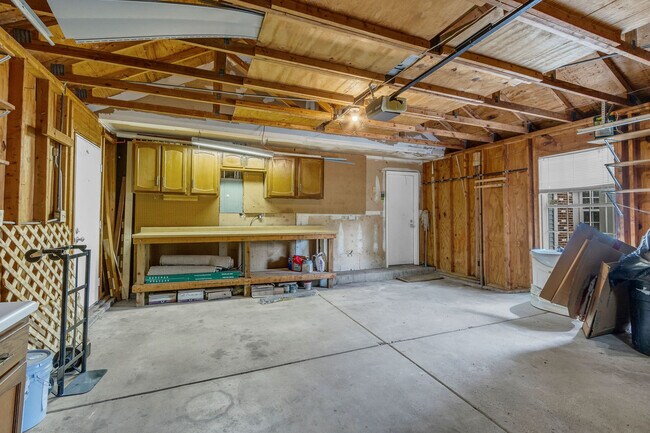 Building Photo - 2S601 River Oaks Dr