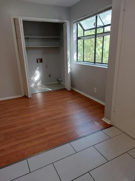 Building Photo - 9703 Roxanna Dr