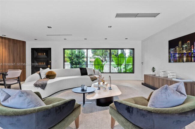 Building Photo - 2500 Bayview Dr