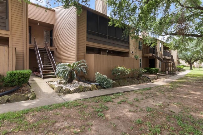 Building Photo - 10555 Turtlewood Ct