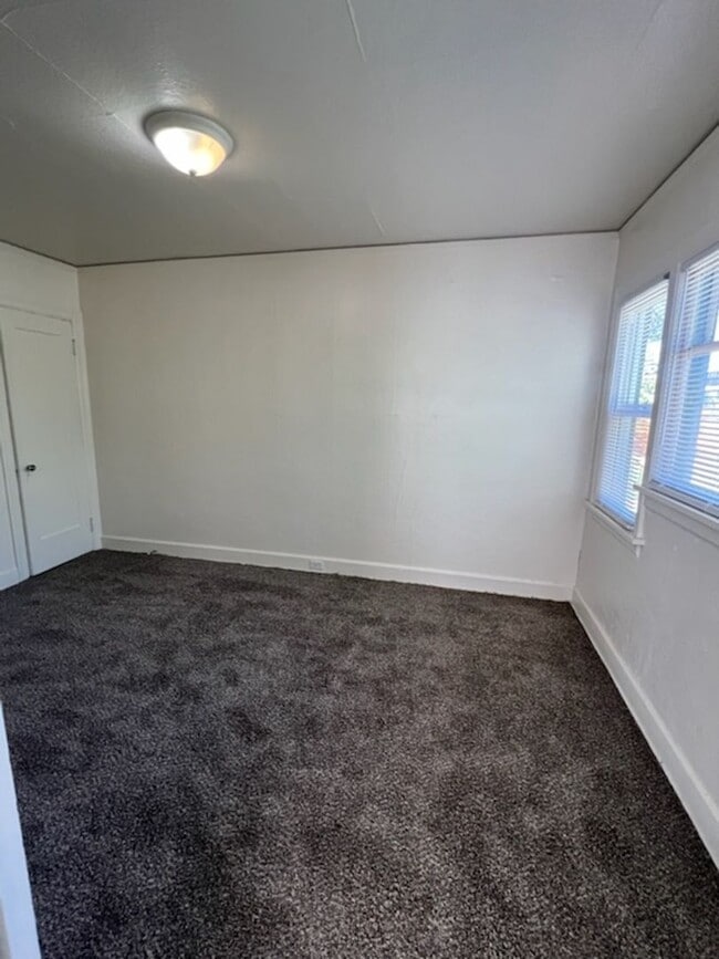 Building Photo - 614 S Yakima St