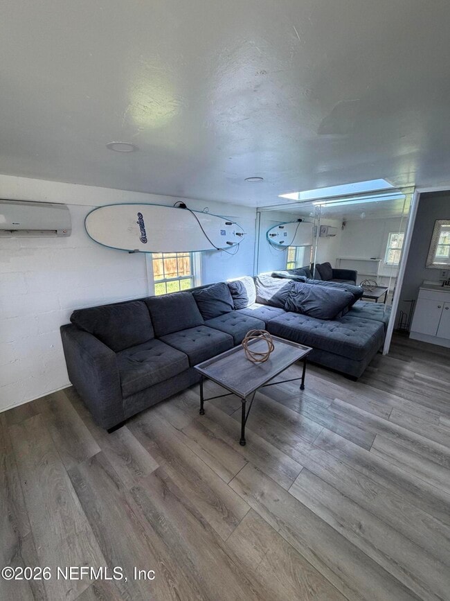 Building Photo - 420 9th St S