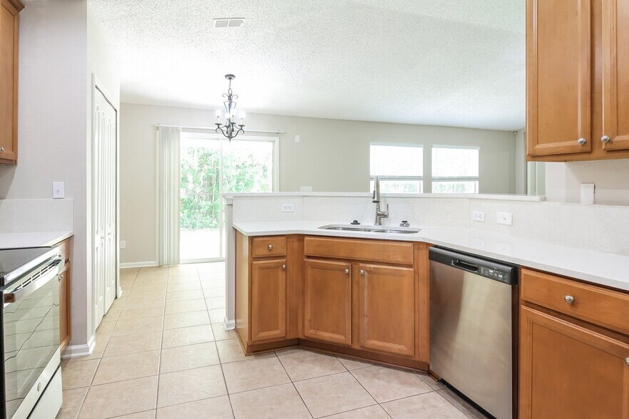 Building Photo - 6602 River Falls Dr