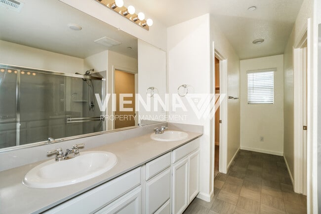 Building Photo - 3024 Welton Cir