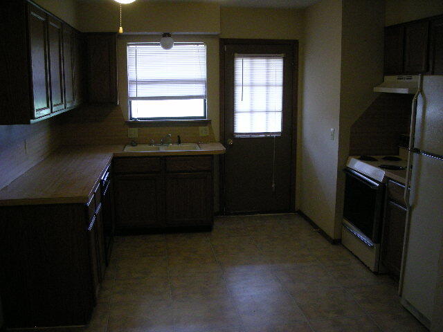 Building Photo - 718 Swan Lake Rd