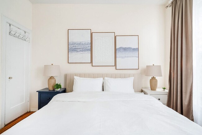 Building Photo - 223 E 14th St