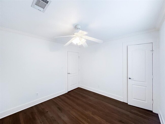 Building Photo - 2415 Durwood St