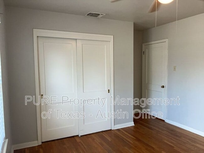 Building Photo - 1720 Justin Ln
