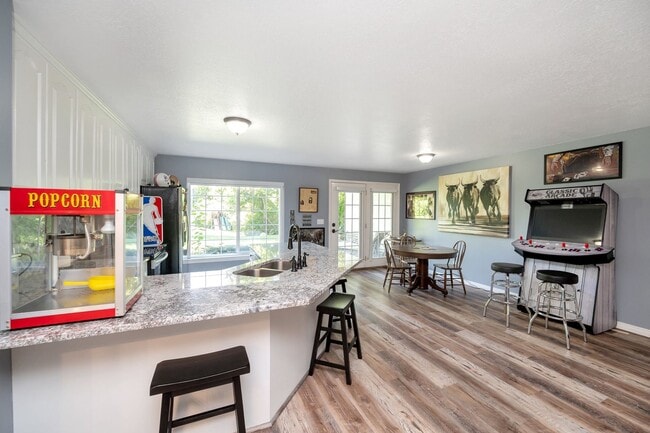Building Photo - Immaculate Home for rent in gated cul-de-sac!