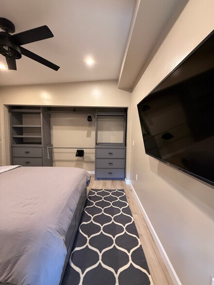 Primary Photo - 1519 1/2 W 37th Pl