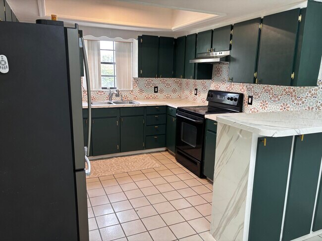 Building Photo - 12761 Westhampton Cir