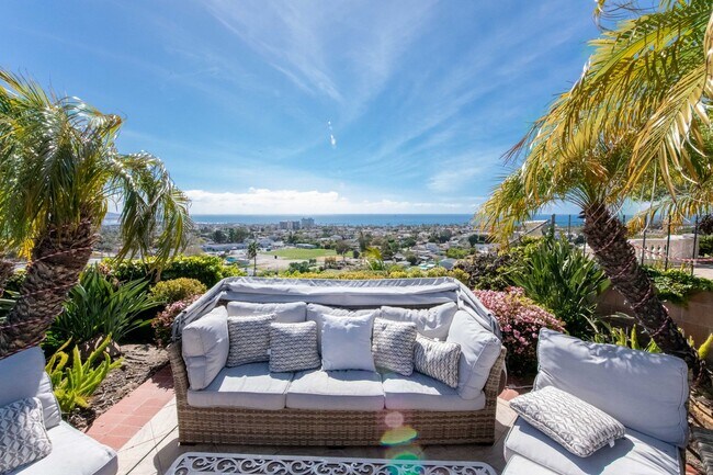 Building Photo - Amazing La Jolla North PB home with panoramic views of the ocean, bay and downtown