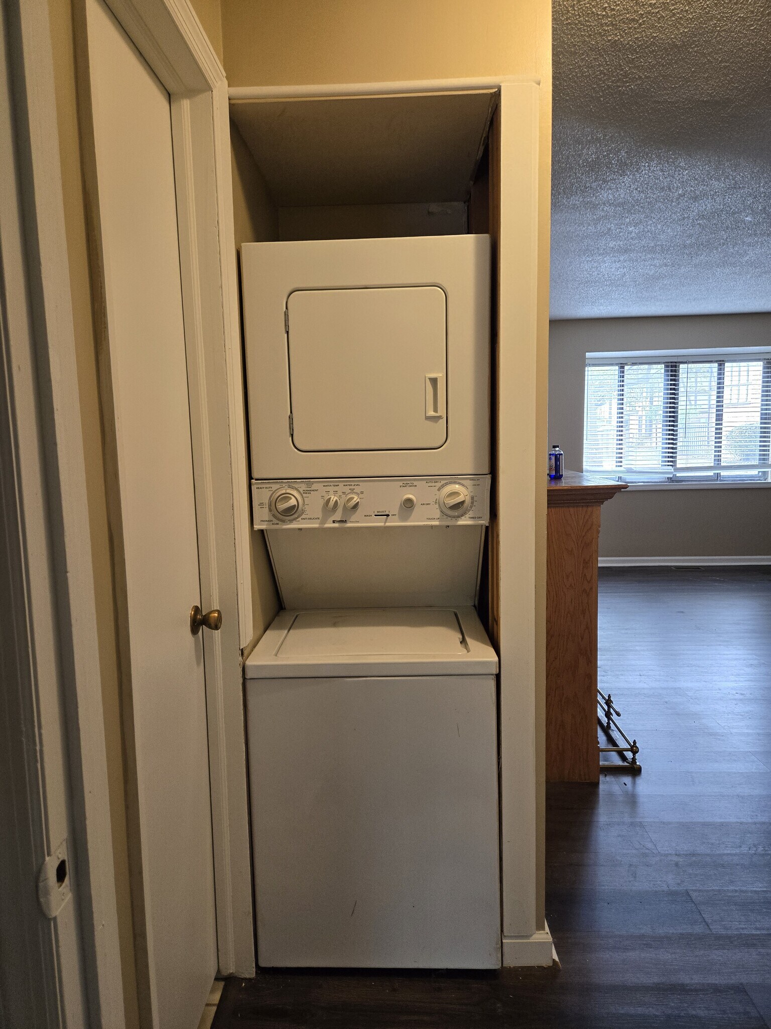 Washer/dryer - 652 Olde Towne Ave