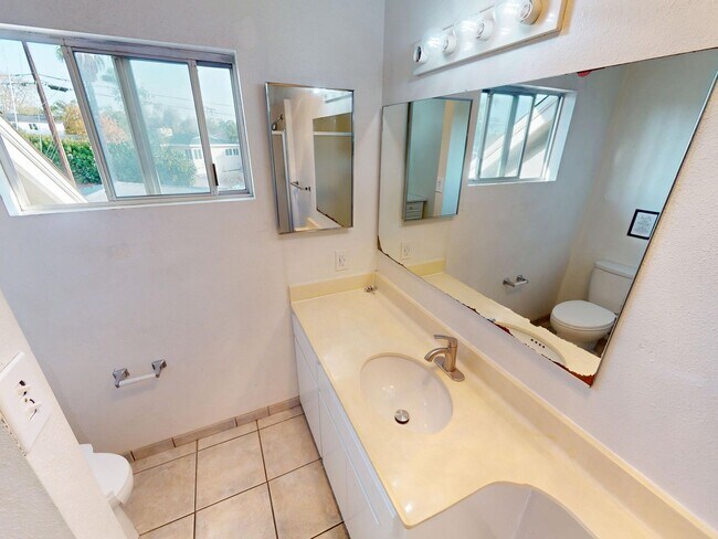 Building Photo - 5375 E Falls View Dr