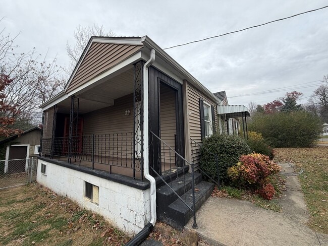 Building Photo - Salem Cottage
