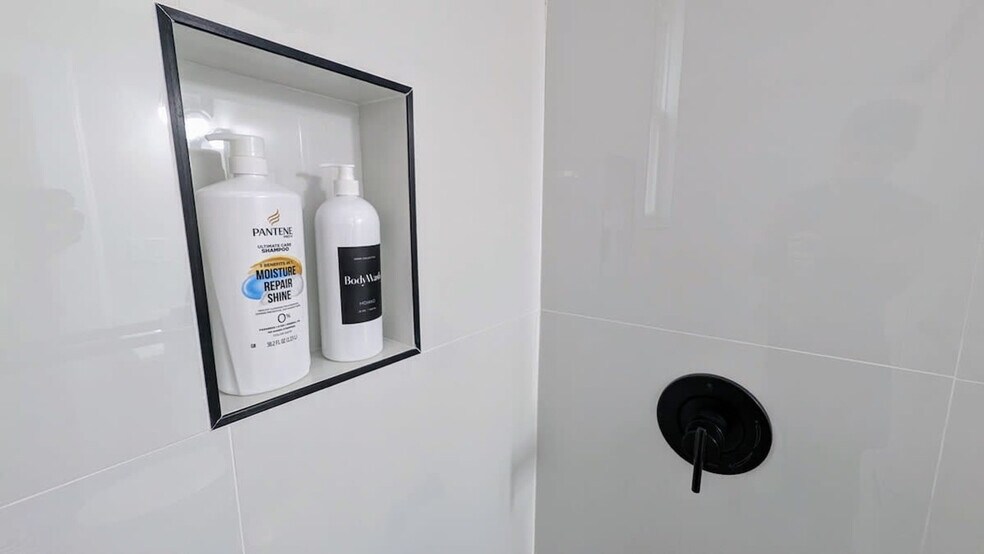 Building Photo - 205 S Essex Ave