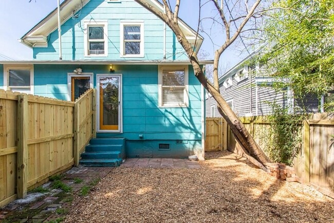 Building Photo - 276 Iswald St SE