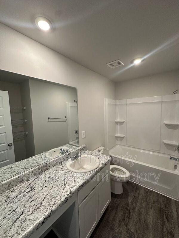 Building Photo - 231 Hill Ln