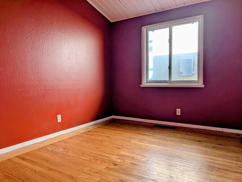Building Photo - 3060 Ponderosa Dr