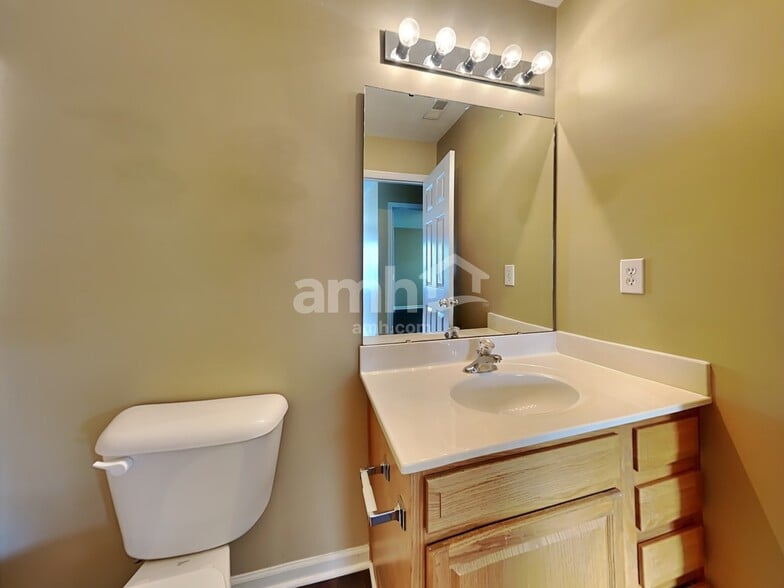 Building Photo - 4230 Mallard Dr