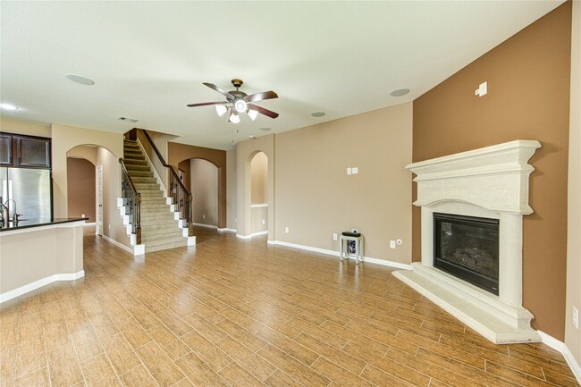 Building Photo - 18318 Russett Green Dr