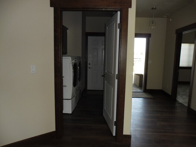 Building Photo - GOLF COURSE AREA HOME