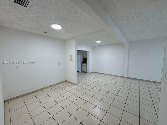 Building Photo - 300 E 37th St