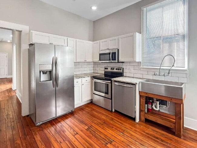 Building Photo - 1012 E Park Ave