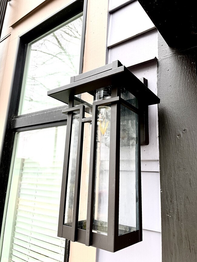 Building Photo - Townhomes on Hamilton