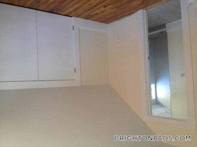 Building Photo - 6 Larose Pl