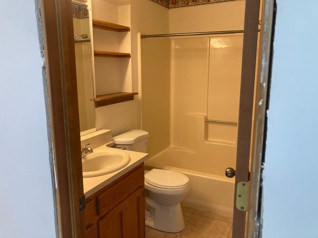 Building Photo - 405 Fir Dr