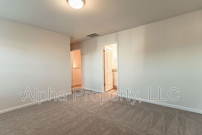 Building Photo - 15 Apricot Ln